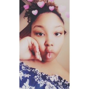 Meet your Posher, Elyse